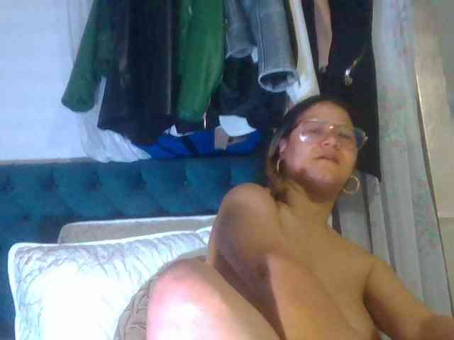 milf-yeis webcam