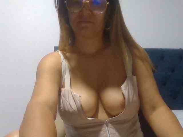 milf-yeis webcam