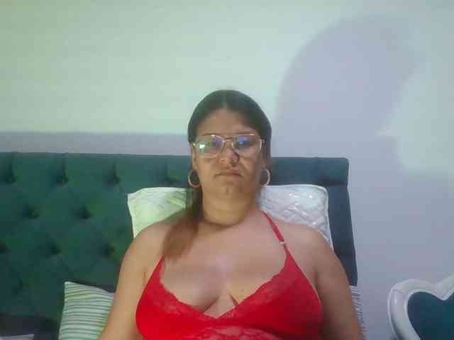 milf-yeis webcam