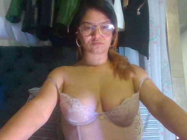 milf-yeis webcam