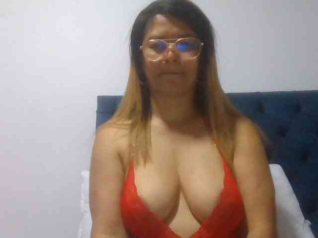 milf-yeis webcam