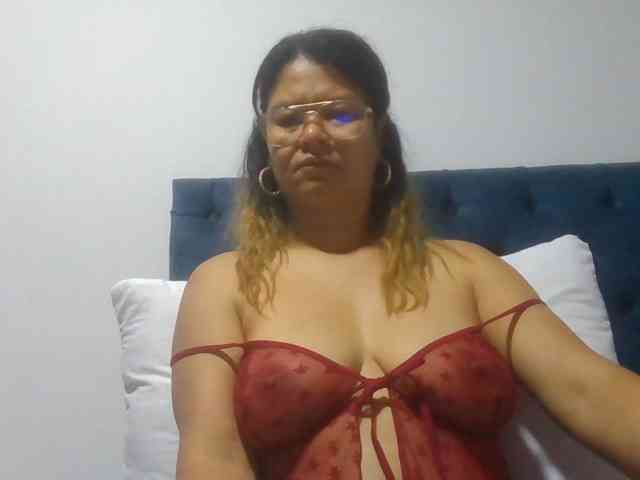 milf-yeis webcam
