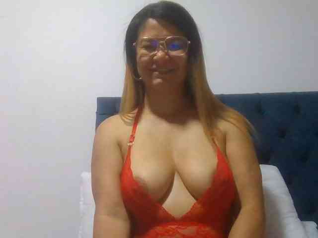 milf-yeis webcam