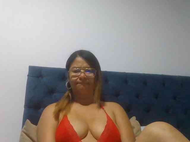 milf-yeis webcam