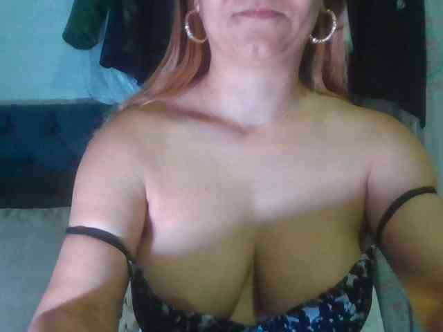 milf-yeis webcam