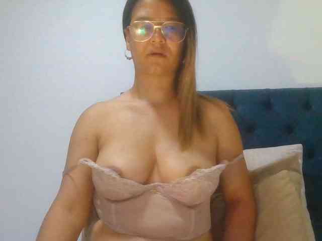 milf-yeis webcam