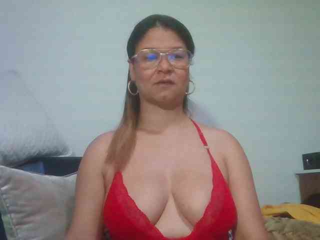milf-yeis webcam