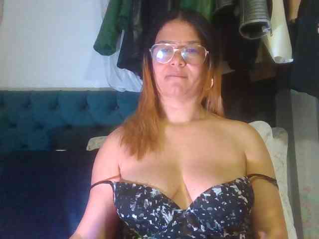 milf-yeis webcam
