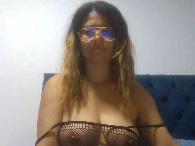 milf-yeis Live Webcam on BongaCams