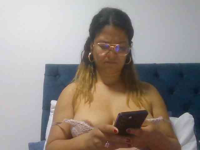milf-yeis webcam