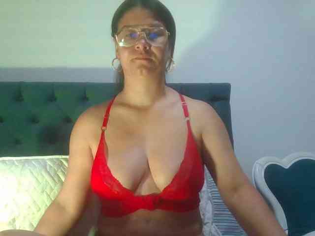 milf-yeis webcam