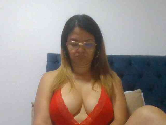 milf-yeis webcam