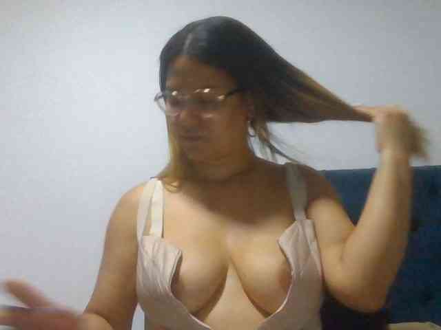milf-yeis webcam