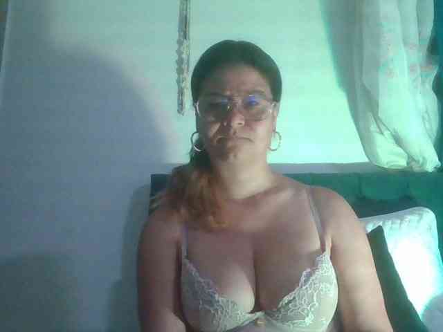 milf-yeis webcam