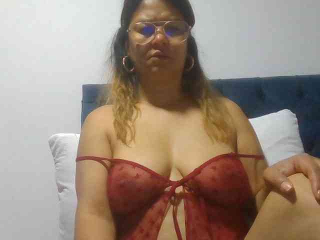milf-yeis webcam