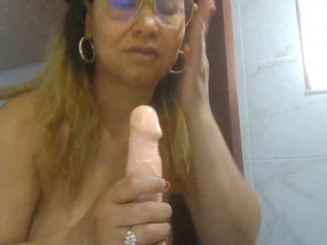 milf-yeis webcam