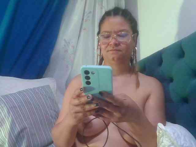 milf-yeis webcam