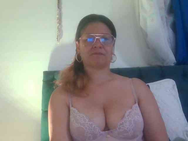 milf-yeis webcam