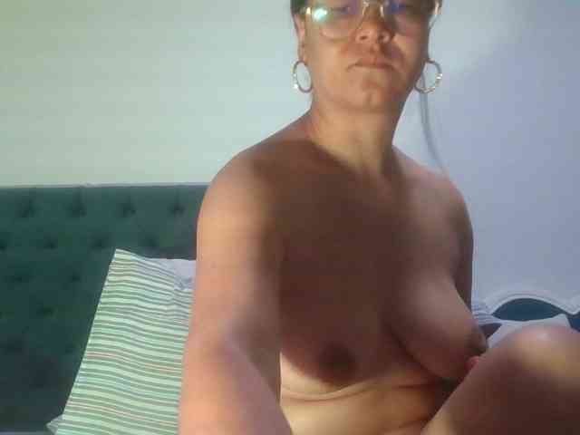 milf-yeis webcam