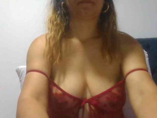 milf-yeis webcam