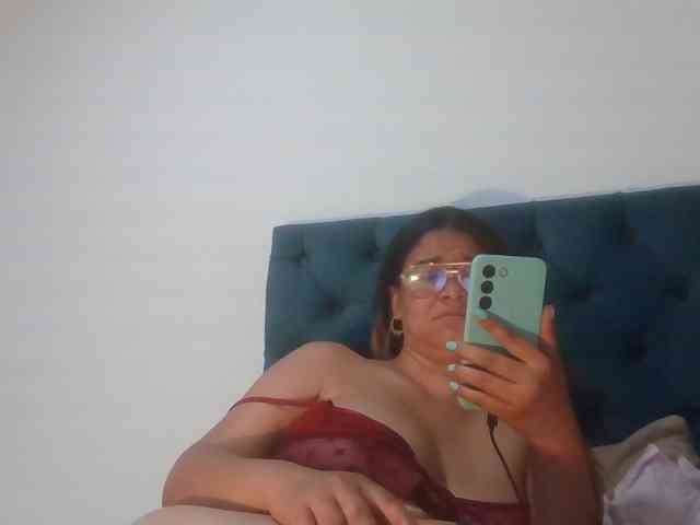 milf-yeis webcam