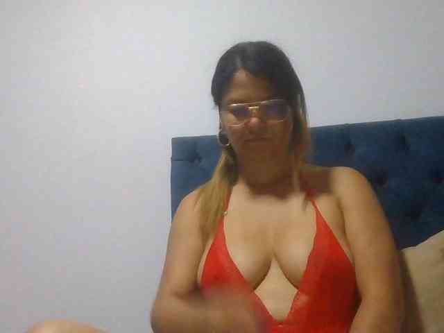 milf-yeis webcam