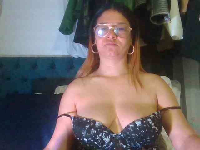 milf-yeis webcam