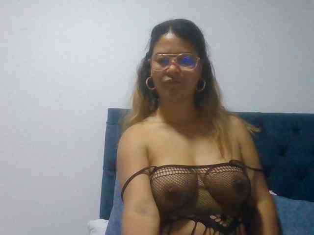 milf-yeis Live Webcam on BongaCams