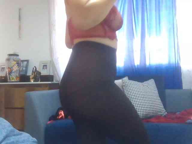 milf-yeis Live Webcam on BongaCams