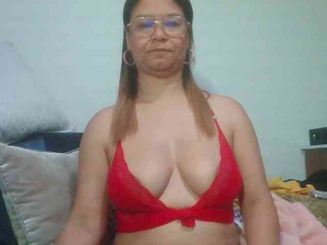 milf-yeis webcam