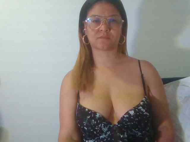 milf-yeis webcam