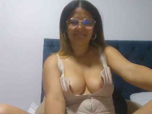 milf-yeis webcam