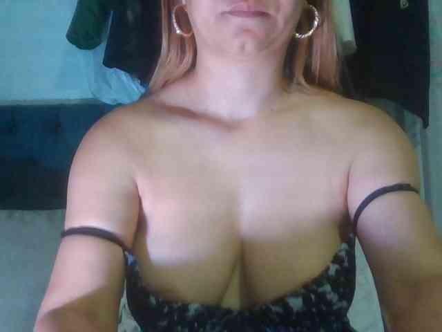 milf-yeis webcam