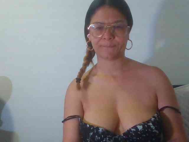 milf-yeis webcam