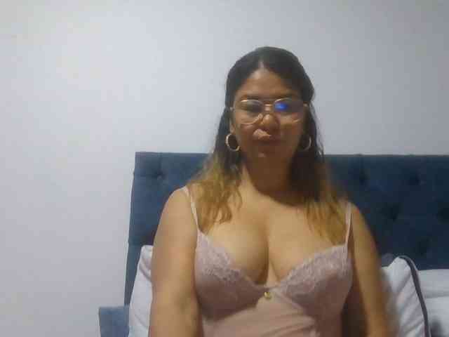 milf-yeis webcam