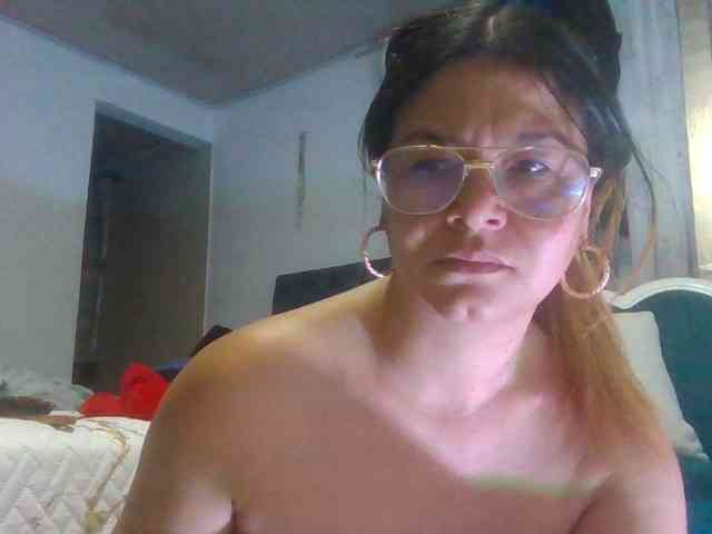 milf-yeis webcam