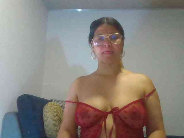milf-yeis webcam