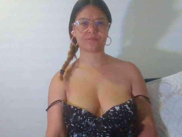 milf-yeis webcam