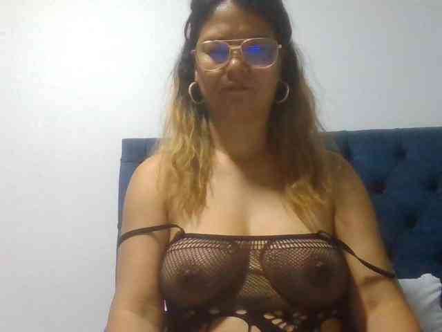 milf-yeis webcam