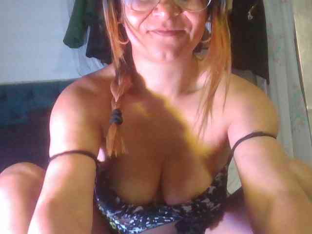 milf-yeis webcam