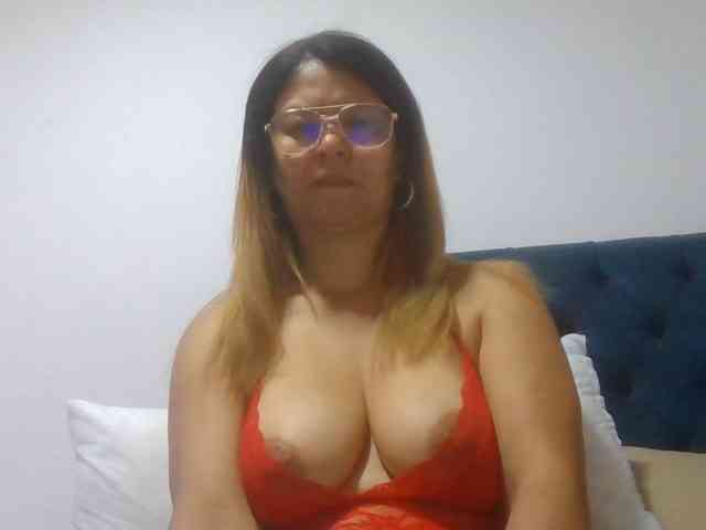 milf-yeis webcam