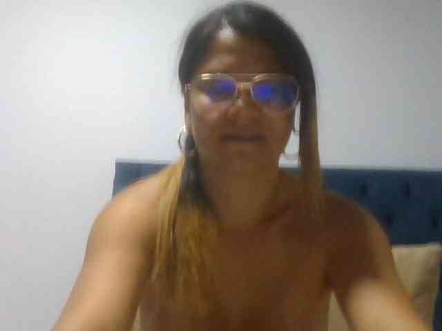 milf-yeis webcam
