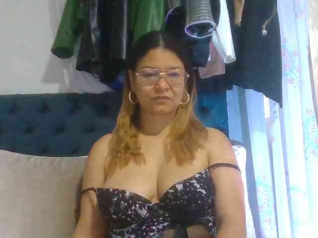 milf-yeis webcam