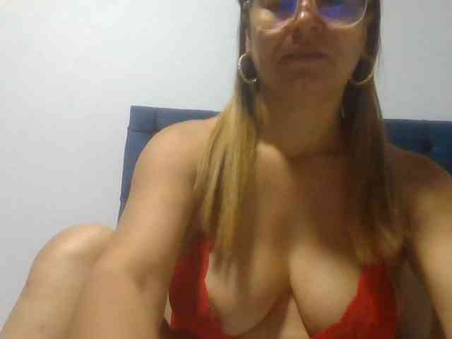milf-yeis webcam