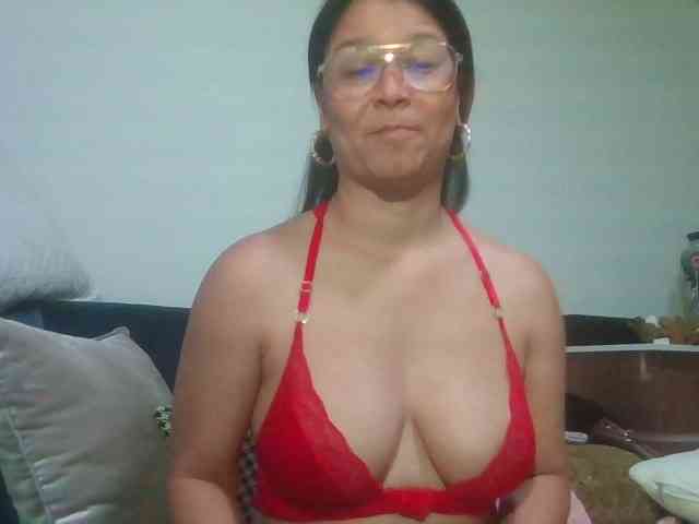 milf-yeis webcam