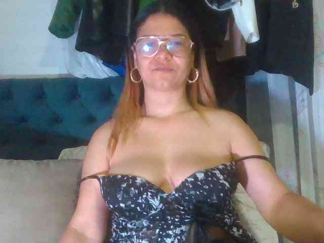 milf-yeis webcam