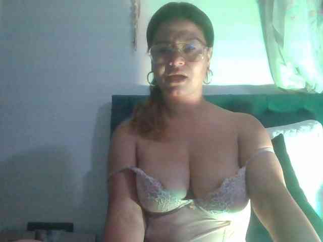 milf-yeis webcam