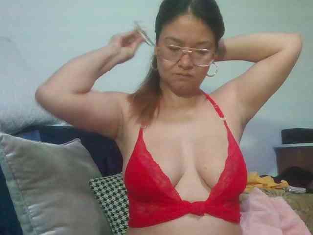 milf-yeis webcam