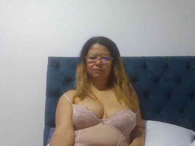 milf-yeis webcam