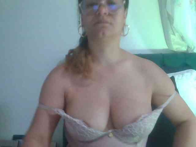 milf-yeis webcam